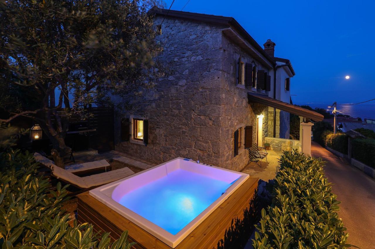 Villa Fani With Jacuzzi Ičići Buitenkant foto